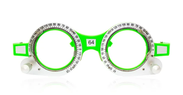 Brille für Sehtests auf weißem Hintergrund — Stockfoto
