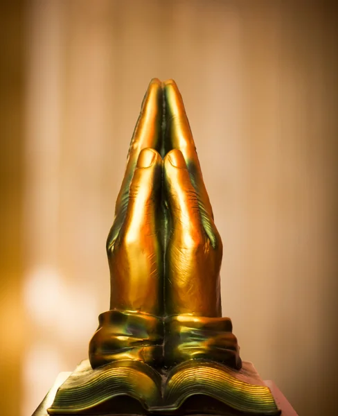 Mãos de Oração de Bronze — Fotografia de Stock