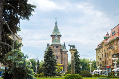 Timisoara / Romanya - 10 Mayıs 2022. Romanya 'nın Timisoara kentindeki Metropolitan Katedrali