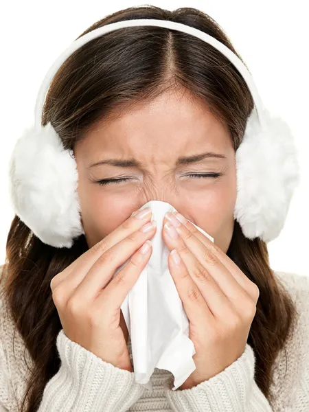Gripe o mujer estornuda fría —  Fotos de Stock