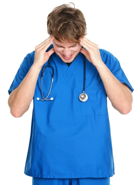 Мужчина медсестра или доктор головная боль и стресс — стоковое фото