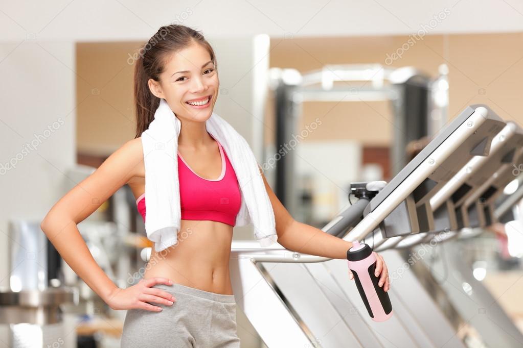 Young woman doing exercise on a chest machine fly in the gym. Women wear  sportswear flexing arm muscles on chest machine fly in gym Stock Photo