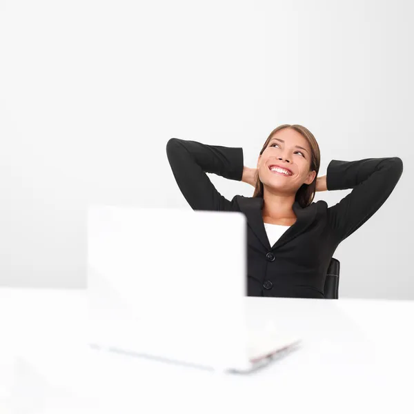 Trabalhador de escritório pensando — Fotografia de Stock