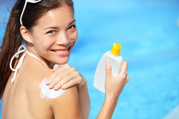 Sunscreen, sunblock woman — Stock Photo, Image