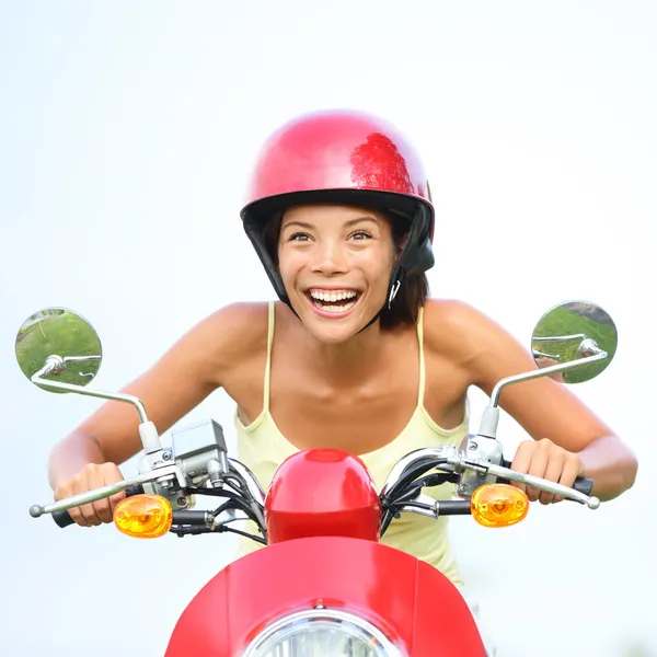 Mulher excitada na scooter feliz — Fotografia de Stock
