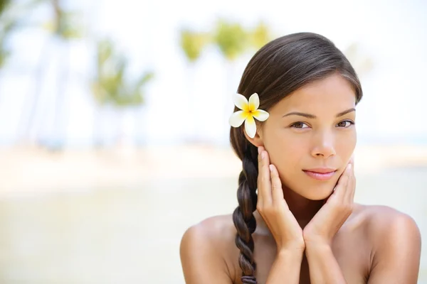 Wellness-schoonheid portret van ontspannende serene vrouw — Stockfoto