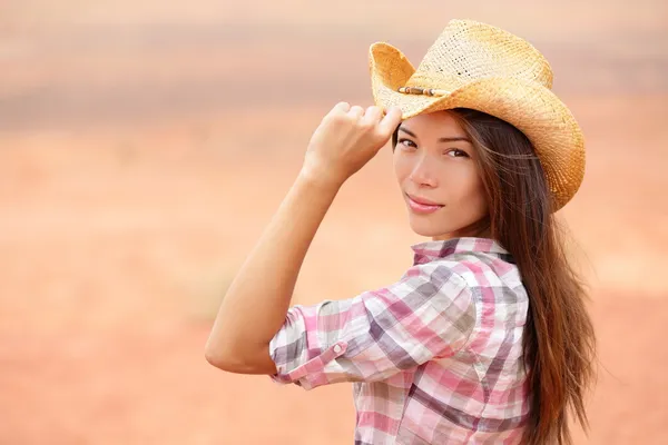 Jovem americana cowgirl mulher — Fotografia de Stock