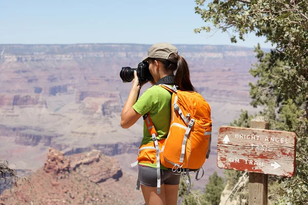 Vandring fotograf tar bilder, grand canyon — Stockfoto