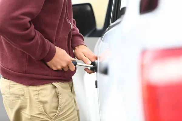 Autoaufbruch und Diebstahl — Stockfoto