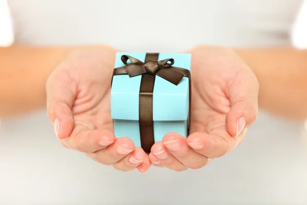 Female hands holding a gift — Stock Photo, Image