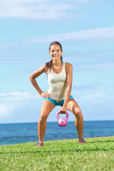 Crossfit fitness ejercicio mujer —  Fotos de Stock