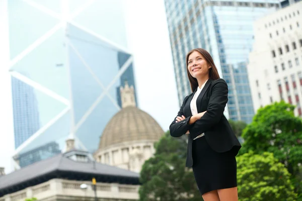 Mujer de negocios segura al aire libre en Hong Kong — Foto de Stock