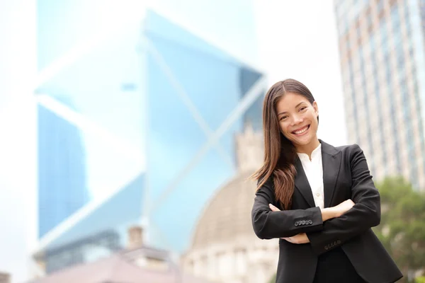 Портрет молодой азиатской предпринимательницы — стоковое фото