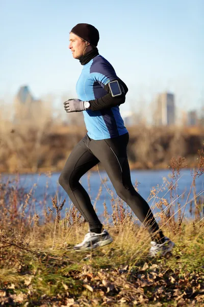 Futó ember jogging-őszi-zene telefon — Stock Fotó