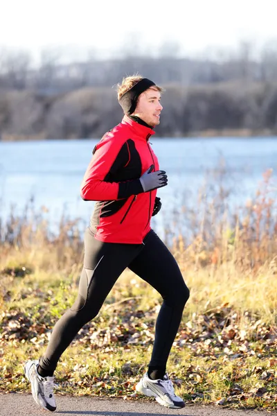 Running man jogging in autumn outdoor — Stock Photo, Image