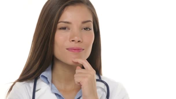 Medical doctor woman giving thumbs up hand sign — Stock Video