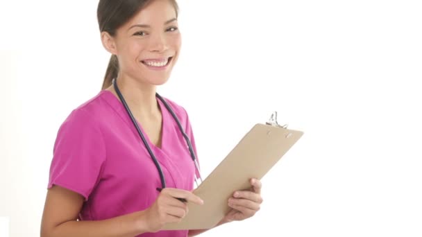 Medical nurse doctor woman writing on clipboard — Stock Video