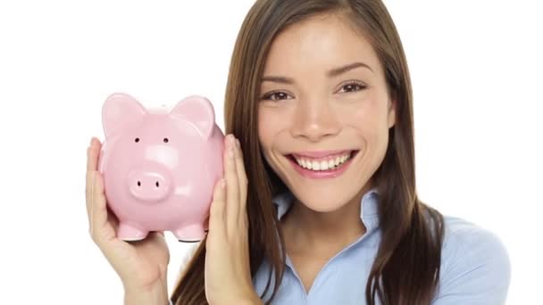 Piggy banco casual mujer de negocios mostrando piggybank — Vídeos de Stock