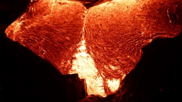 Stromende lava dicht omhoog lava - kilauea vulkaan — Stockvideo