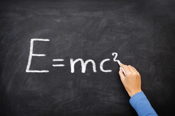 Natuurkunde wetenschap formule vergelijking schoolbord — Stockfoto