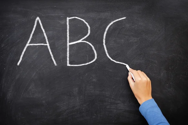 Utbildning koncept - abc alfabetet skolan blackboard — Stockfoto