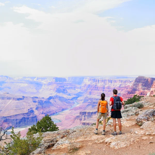 Grand Canyon - people hiking looking at view — Stock Photo, Image