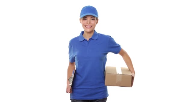 Delivery person courier delivering package — Stock Video