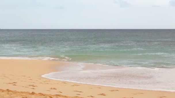 沙滩海浪和冲浪梅克纳海滩 — 图库视频影像