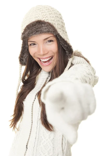 Winter woman wijzend — Stockfoto