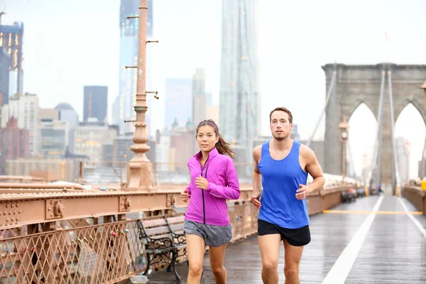 Pareja de corredores corriendo en Nueva York —  Fotos de Stock