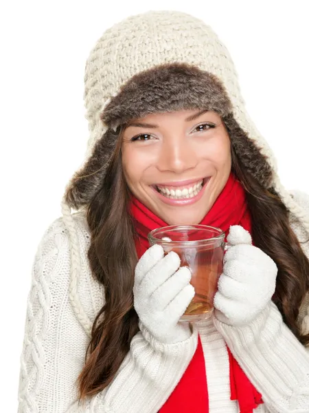 Zimní žena pití čaje — Stock fotografie