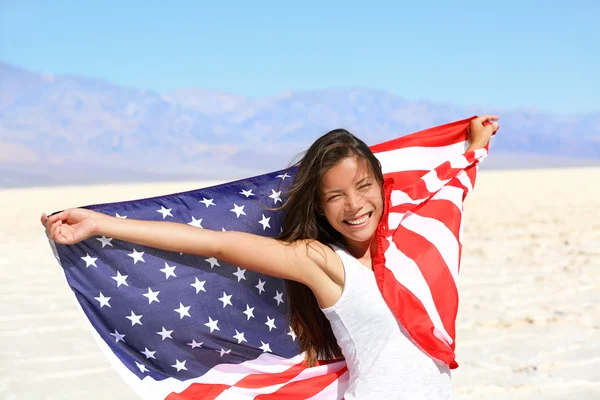 Όμορφη γυναίκα με την αμερικανική σημαία — Φωτογραφία Αρχείου