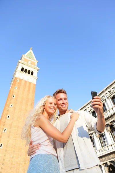 Para przy selfie obraz na podróż w Wenecji — Zdjęcie stockowe