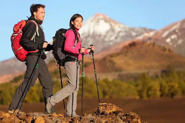 Hikers people hiking - healthy active lifestyle — Stock Photo, Image