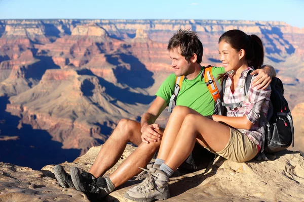 Hiking couple portrait - hikers in Grand Canyon — Stock Photo, Image