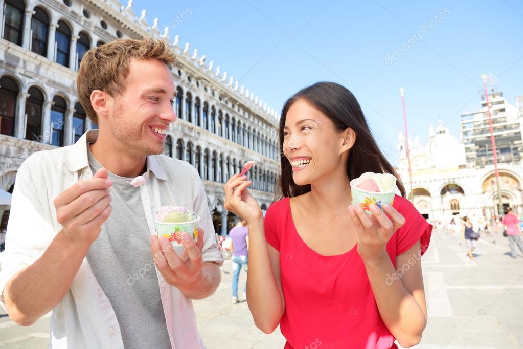 Pareja tomando helado fotos de stock, imágenes de Pareja tomando helado sin royalties | Depositphotos Pareja tomando helado fotos de stock, imágenes de Pareja tomando helado sin royalties | Depositphotos