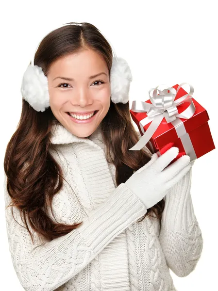 Jul vintern flicka håller nuvarande — Stockfoto