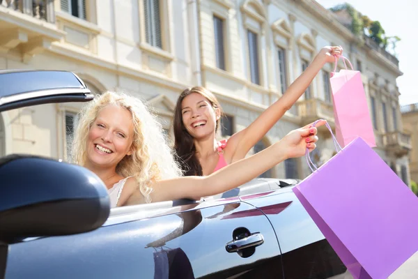 Car driver woman driving and shopping with friends — Stock Photo, Image