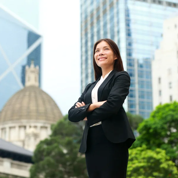 Affärskvinna säker utomhus i hong kong — Stockfoto