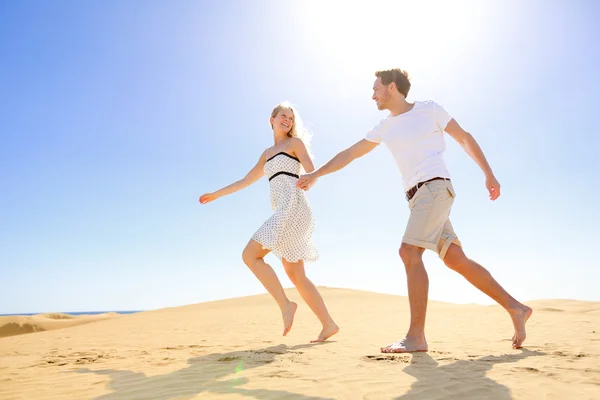 Relatie - gelukkige paar speels en romantische — Stockfoto