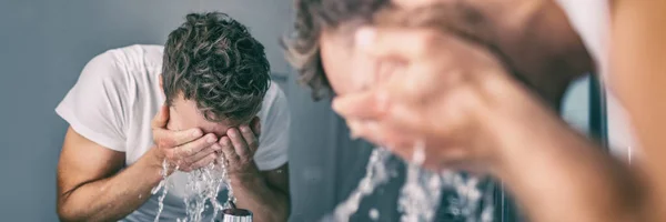 Hombre lavado de la cara salpicaduras de agua en el baño fregadero masculino belleza mañana rutina banner panorámico fondo —  Fotos de Stock