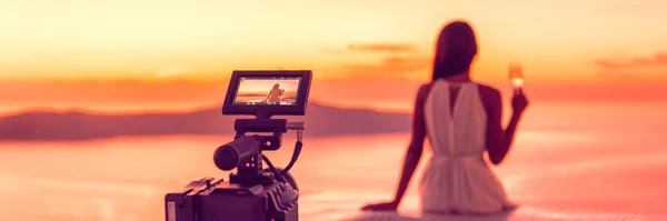Wideo profesjonalna kamera wideo kręci za kulisami fotografowania w hotelu Sunset sceny panorama baner, luksusowe podróże. Profesjonalny sprzęt fotograficzny w letniej destynacji. — Zdjęcie stockowe