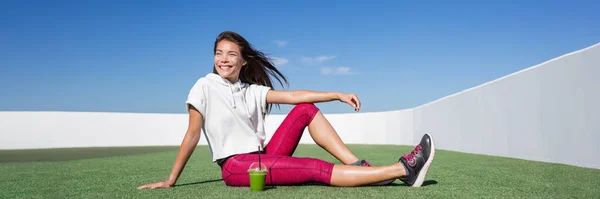 Healthy green smoothie fitness girl living an active lifestyle. Asian woman feeling confident at outdoor park. Weight loss concept panoramic banner. — Stock Photo, Image