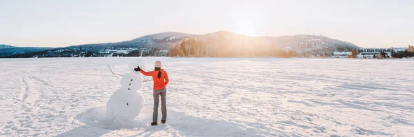 Winter fun activity. Girl making snowman in winter lake snow nature landscape. Panoramic banner — 图库照片