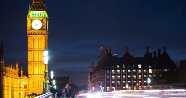 Лондон, Англія, прогалина в часі Біг Бена й рух по Вестмінстерському мосту. — стокове відео