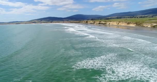 New Zealand aerial drone footage of monkey island beach landscape Te Waewae Bay — стоковое видео