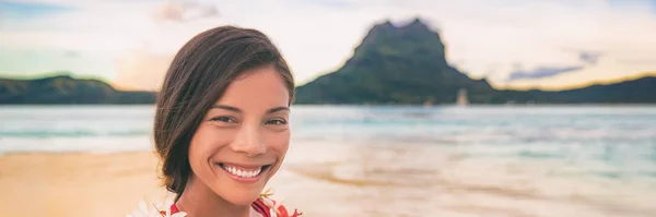 Beach selfie Tropical cruise vacation smiling Asian woman smiling taking photo on Bora bora island paradise, summer vacation landscape panoramic banner — Stock Photo, Image