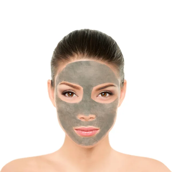 Mascarilla de barro purificadora tratamiento facial de barro para mujeres. Cara de mujer de belleza asiática para limpiar el producto de la piel. Crema de limpieza natural para el cuidado de la piel brillo de bienestar para eliminar impurezas, puntos negros —  Fotos de Stock