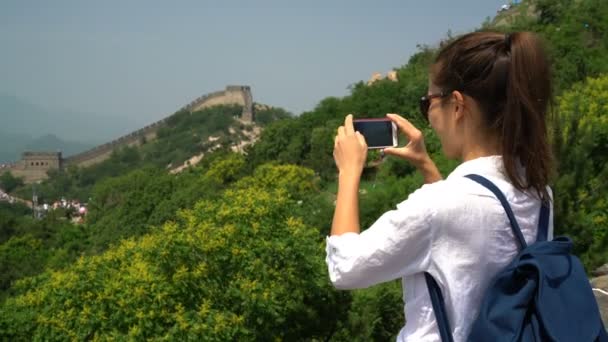 Great Wall of China - turista fotózás a híres Badaling — Stock videók