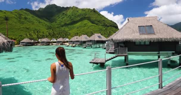 Luxury beach travel vacation woman in Tahiti - Tourist enjoying paradise holiday — Stock Video